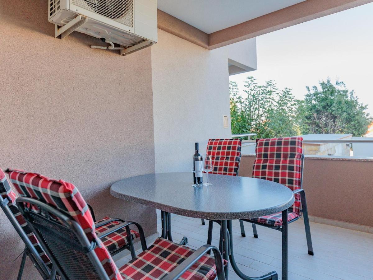 Apartment Mlasina-2 By Interhome Nin Exterior photo